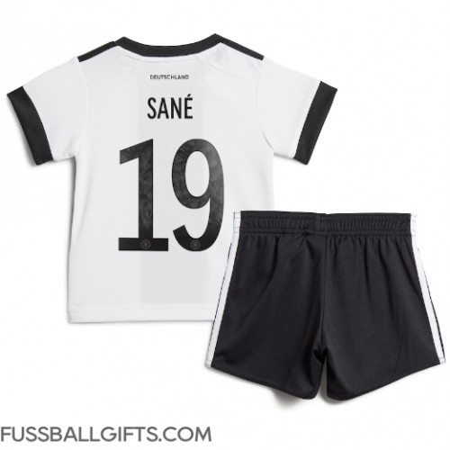 Deutschland Leroy Sane #19 Fußballbekleidung Heimtrikot Kinder WM 2022 Kurzarm (+ kurze hosen)